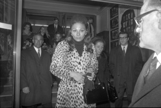 Empress Farah Diba (c) in Cinema Capitol in Zurich 1969.