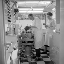 Goms, Valais: Mobile dental school clinic, dental treatment; 1955.