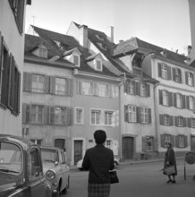 Transport of tree trunks with crane.