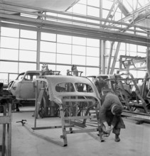 Coachwork; assembly hangar; General Motors 1946.