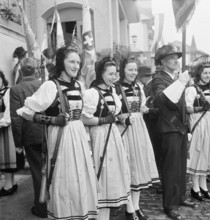 Women's shooting in Schuepfheim, 1946.