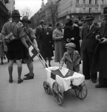Collection of donations for the Red Cross, 1942.