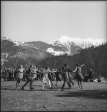 End of the school year festivities in Valendas, 1945.