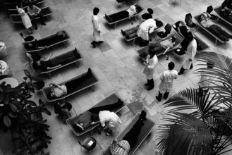People donating blood in the Lichthof of University Zurich, 1971.