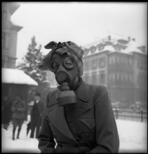 Auxillary fire brigade, woman with gas mask, 1940.