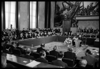 Prince Bernhard receives Nansen refugee award, Geneva 1967.