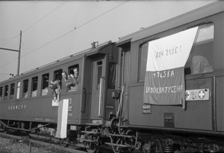 Departure; Polish internees leave Switzerland in 1945.