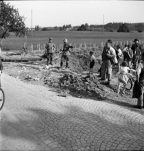 WW 2: bombing in Switzerland; bomb airdrop, 1940.
