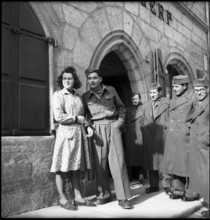 Junge Frau mit inter.