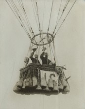 Romeo Frassinetti and Giuseppe Cobianchi aboard a hot air balloon