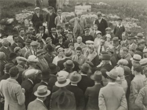 Stop to listen to the guide.