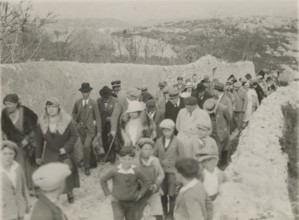 Group in the archaeological area of Syracuse.