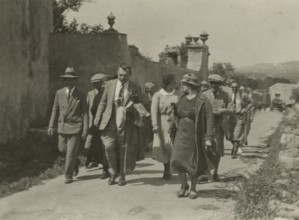 On the way. 
	
		1924