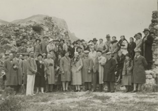 Group portrait in Taormina?. 
	
		1924