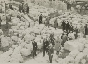 Visiting the archaeological area of Syracuse?. 
	
		1924