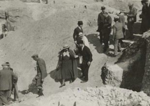 Members of the Touring Club Italiano  during a visit. 
	
		1924