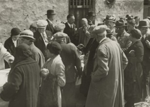 A caravan lunch. 
	
		1924