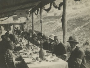 Touring Club Members  at lunch in Vallefunda. 1923