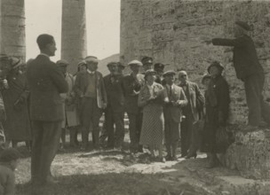 Explanation of a guide in Segesta. 1924