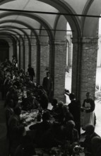 Touring Club Members ' banquet in the cloister of Santa Maria del Monte. 1931