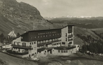 The Alpe di Siusi Hotel and the little church. ca. 1950