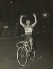 Leandro Faggin sets the world record for the 5km pursuit at the Vigorelli velodrome.