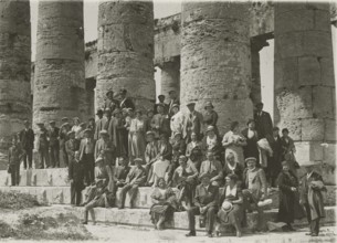 The group of participants in Segesta.