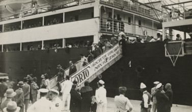 Hikers disembark in Tripoli.