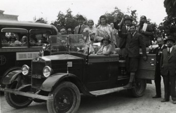 Members of the Touring Club Italiano  on board a car. 
	
		1931