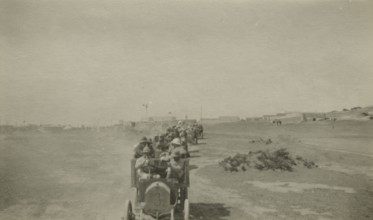 The Caravan departing from Azizia. 
	
		1914