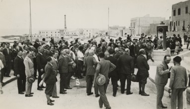 Excursionists at the monument to the Italian fallen in Libya. 
	
		1931