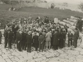 Visit to the Syracuse amphitheater. 
	
		1924