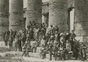 Group portrait in Segesta. 
	
		1924