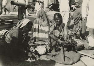 Indian women at the Benares market. 1920-1940