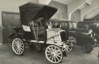 Visit of the sovereigns of Italy to the Touring Club headquarters on Via Monte Napoleone. 1906