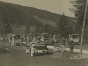Luigi Vittorio Bertarelli and Massimo Tedeschi in the trenches of the front. 1918