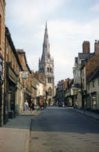 Old Kings Arms pub and shops on Kirk Gate street, Church of Saint Mary Magdalene, Newark- on-Trent,