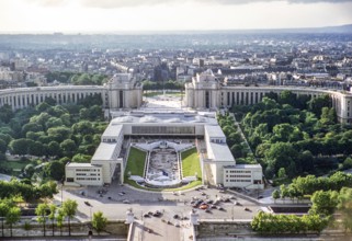 Palais de Chaillotpalace, Jardins du Trocadero gardens,  Paris, France 1956.