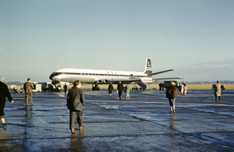 Passengers walking to board BOAC British Overseas Airways Corporation, De Havilland 106 Comet 4