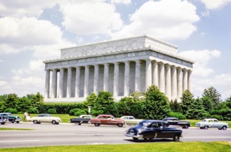 Lincoln memorial monument building, Washington DC, USA c 1953.