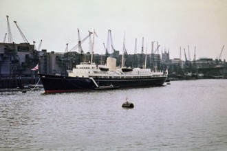 HMY Britannia, Royal Yacht Britannia, Hays Wharf, River Thames, London, England, UK 1960.