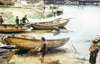 Cleaning the hull of a boat with flames from a small fire in a process known as breaming, Castle