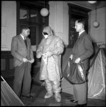Swiss Himalaya expedition of the AACZ 1953: Handling the tent of Lauterburg, Braun und Huss