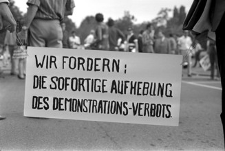 Demonstration in front of the Stadthaus against the interdiction of demonstrations, Zurich 1968