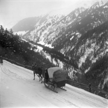 Post delivery in the Grisons by sleigh 1953