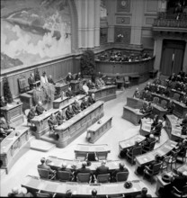 Berne, Enrico Celio, member of the federal council delivering a speach, 75th anniversary of the