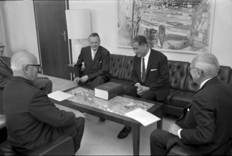 Pierre graber recieves the files of the 16th Universal Postal Union congress, Berne 1970