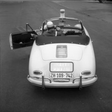 Cantonal police Zurich 1958: policeman in a Porsche
