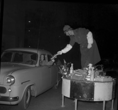 Driver give presents to traffic policeman in Zurich