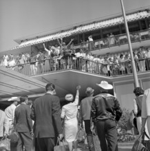 Kloten airport, Swiss expatriates from Canada arriving, 1964